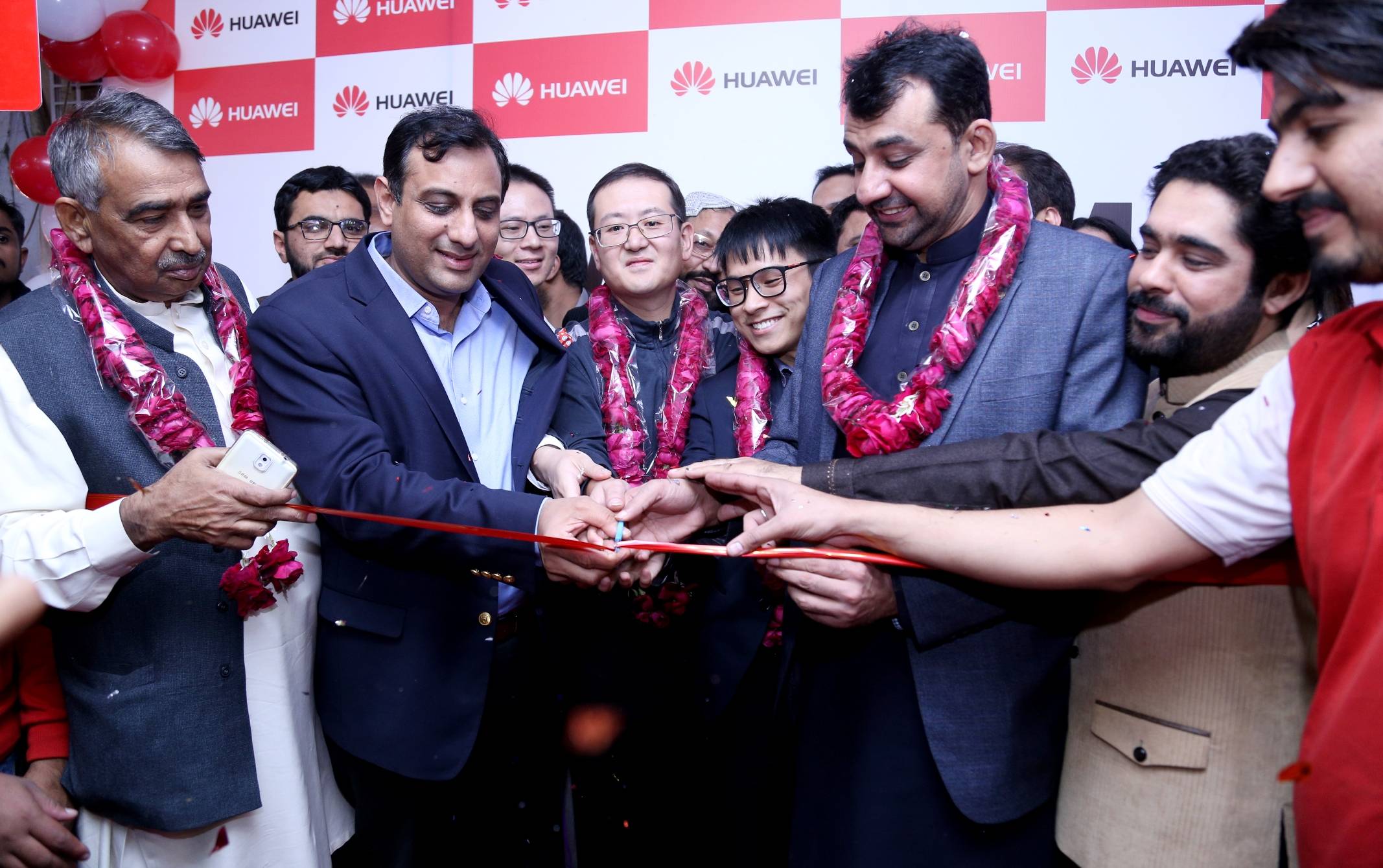 HUAWEI Shows its Love for the People of Sargodha