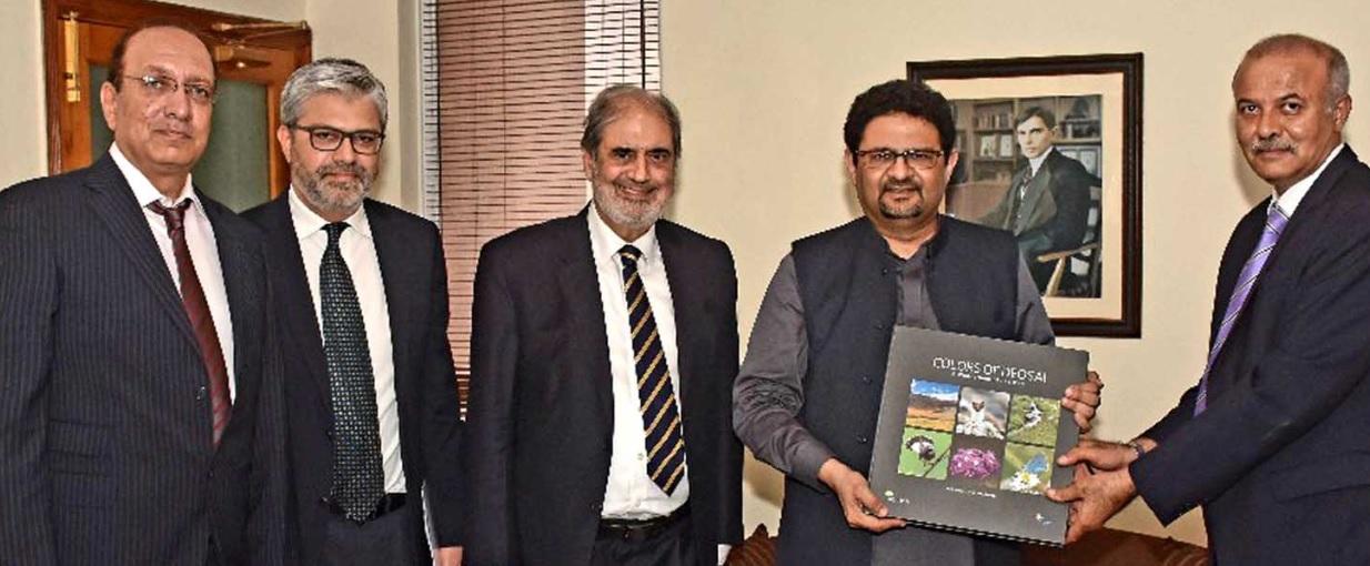 Pakistan Dairy Association delegation along Engro Foods Limited management meets the Finance Minister