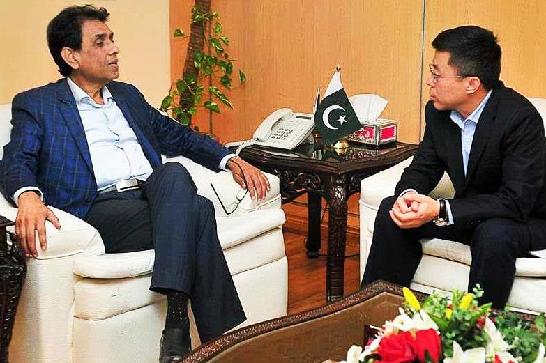 Chairman & CEO of CMPak discusses Digital future of Pakistan with Federal Minister IT Dr. Khalid Maqbool Siddique