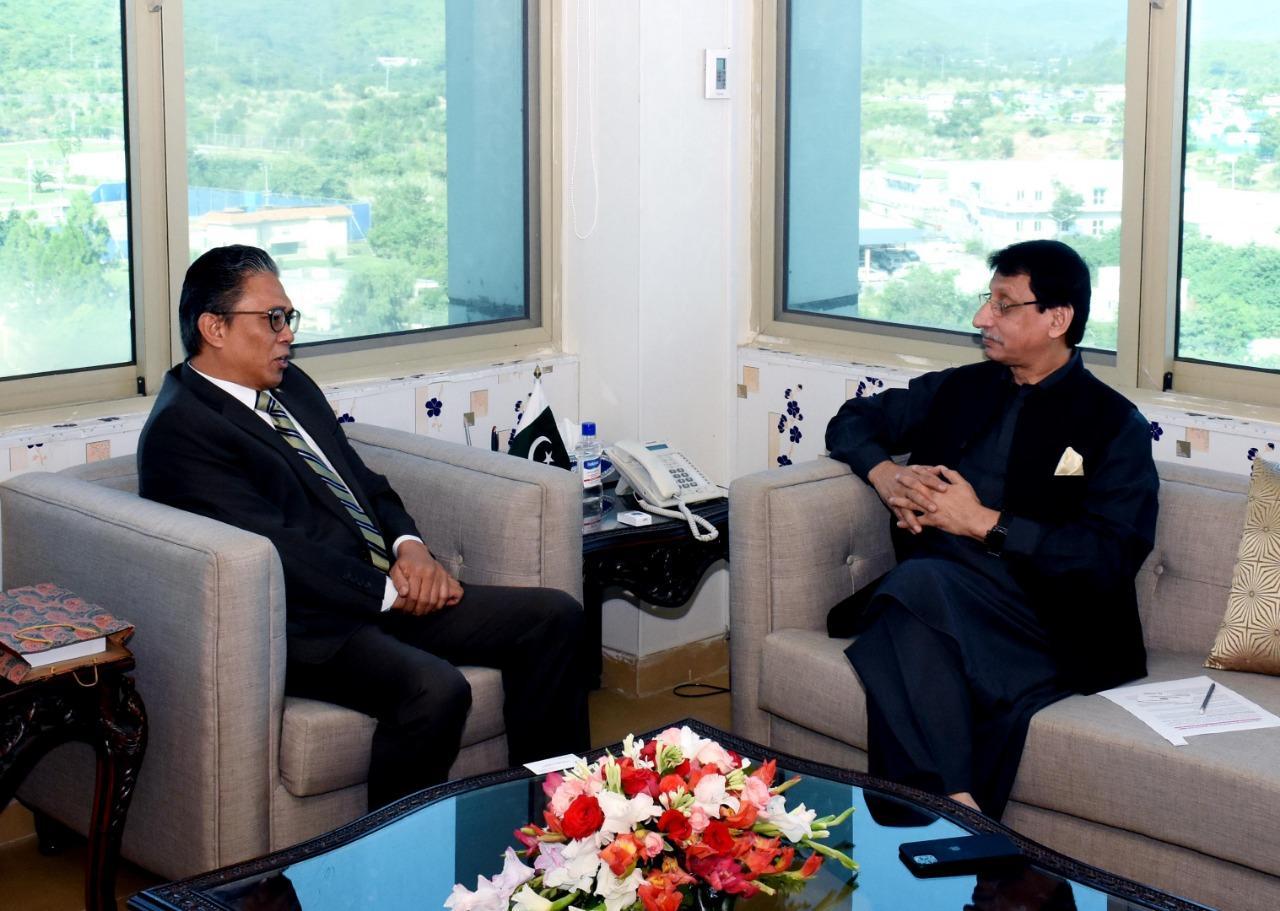 High Commissioner of Malaysia calls on Federal Minister for IT Syed Amin Ul Haque