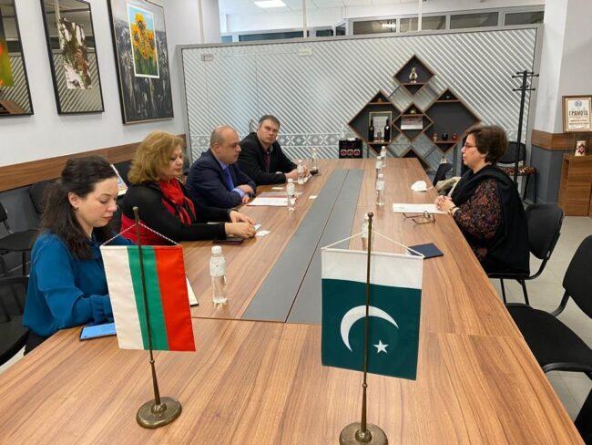 the-ambassador-of-pakistan-to-bulgaria-ms-mariam-aftab-called-on-the-minister-for-tourism