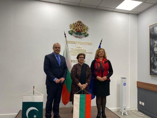 the-ambassador-of-pakistan-to-bulgaria-ms-mariam-aftab-called-on-the-minister-for-tourism