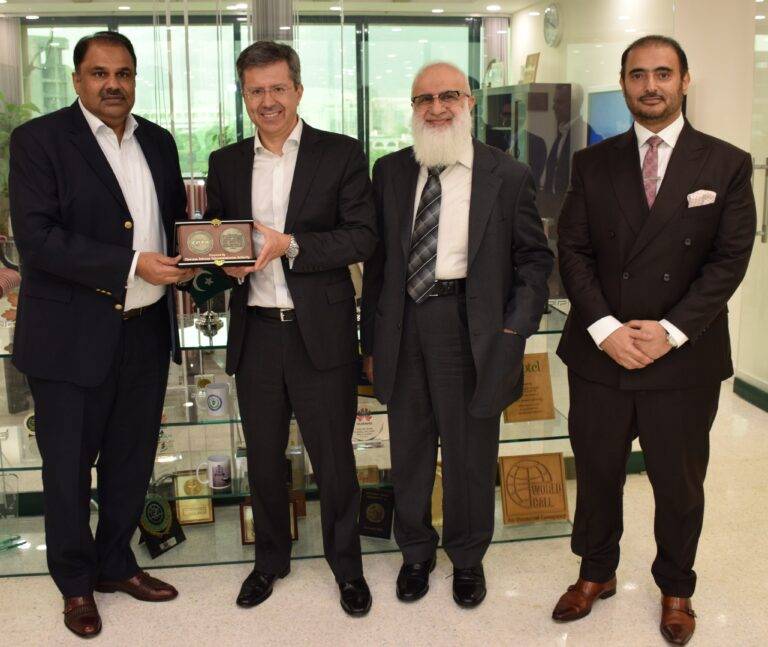 e & International Delegation meets key government stakeholders  from Telecom