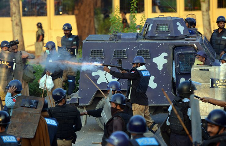 Punjab Police Shell Azam Swati's Convoy, Blocking Entry into Punjab