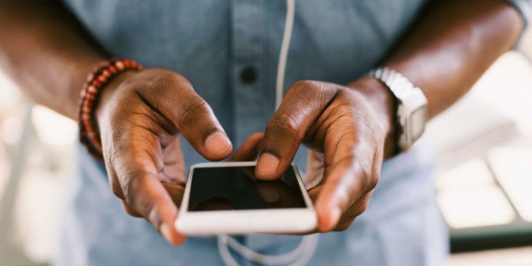 Mobile Phone Brands Locked in Fierce Price War