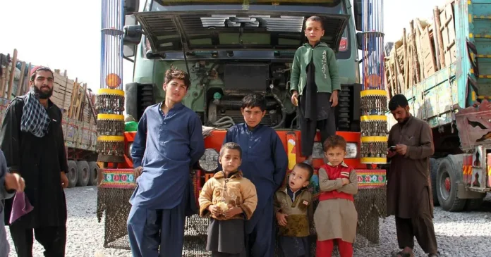 Pakistan Orders Afghan Citizens to Depart, Considers Alternative Revenue Streams