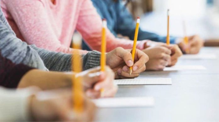 Good news for students and the planet! The Sindh government, led by Chief Minister Syed Murad Ali Shah, made big decisions