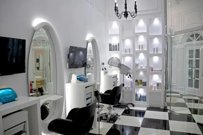 Beauty Salon Business in Lahore | Modern Trends & Investment Guide