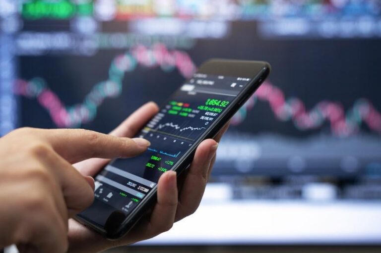 Mobile Phone Manufacturer’s IPO Draws Strong Investor Response