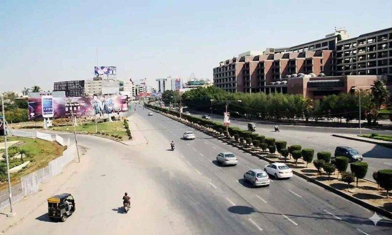 Karachi Begins E-Challan Enforcement for Lane Violations on Sharea Faisal