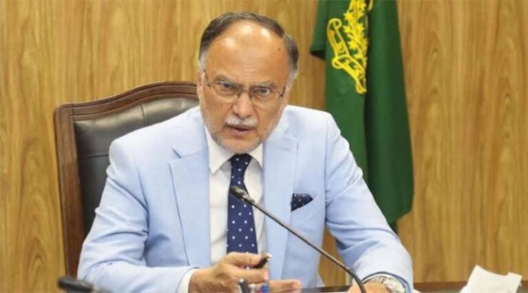 Ahsan Iqbal Pushes for Major Changes in Pakistan’s Bureaucracy