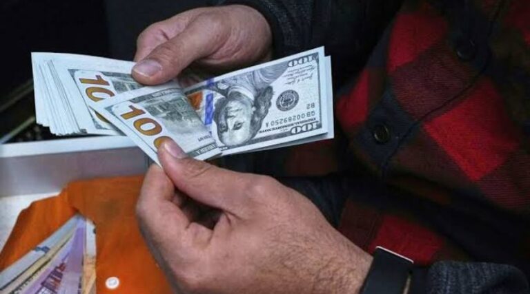 Iranian Rial Falls to a New Record Low Against the US Dollar