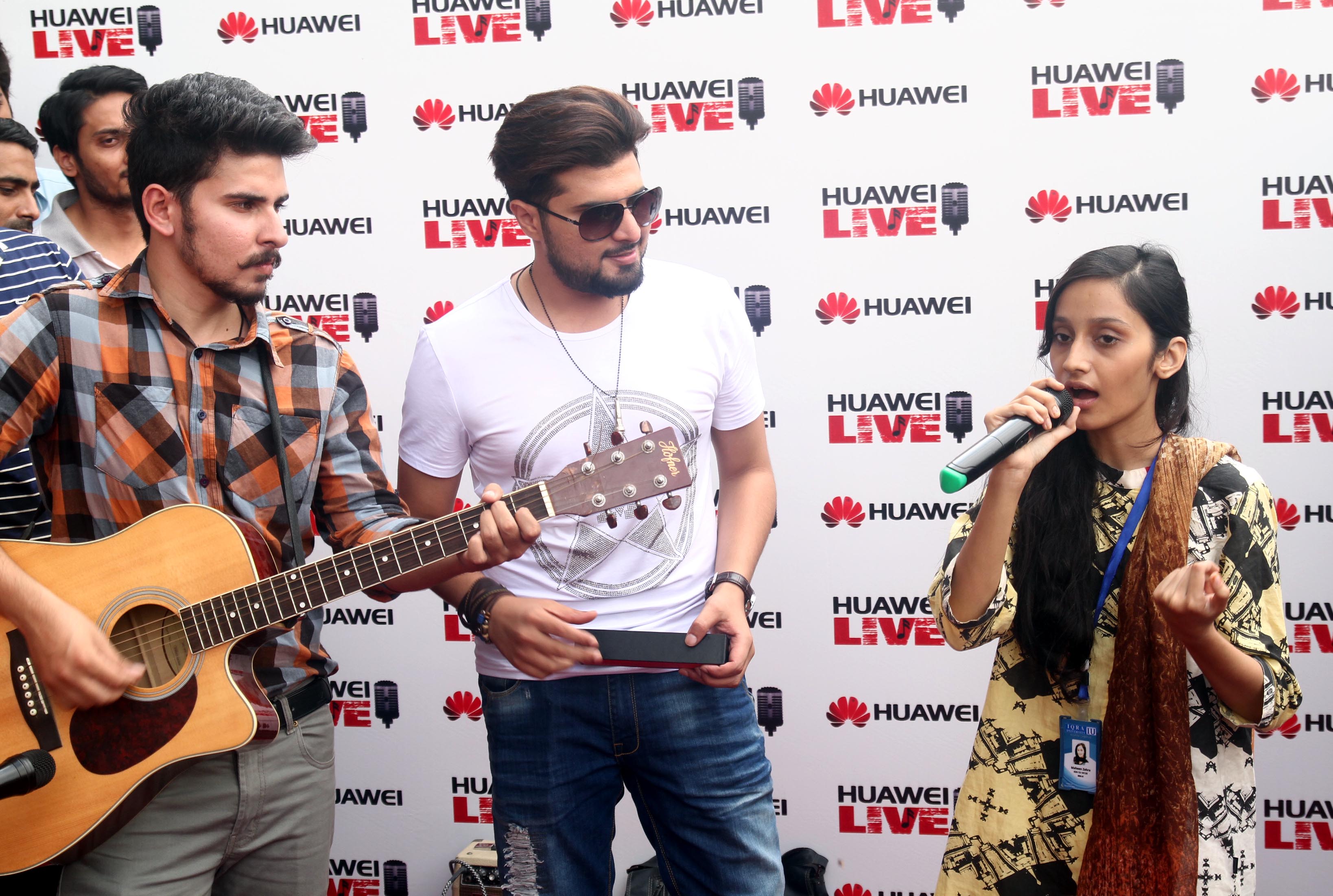 Nabeel Shaukat With Huawei Live Stole The Show At Iqra & Maju