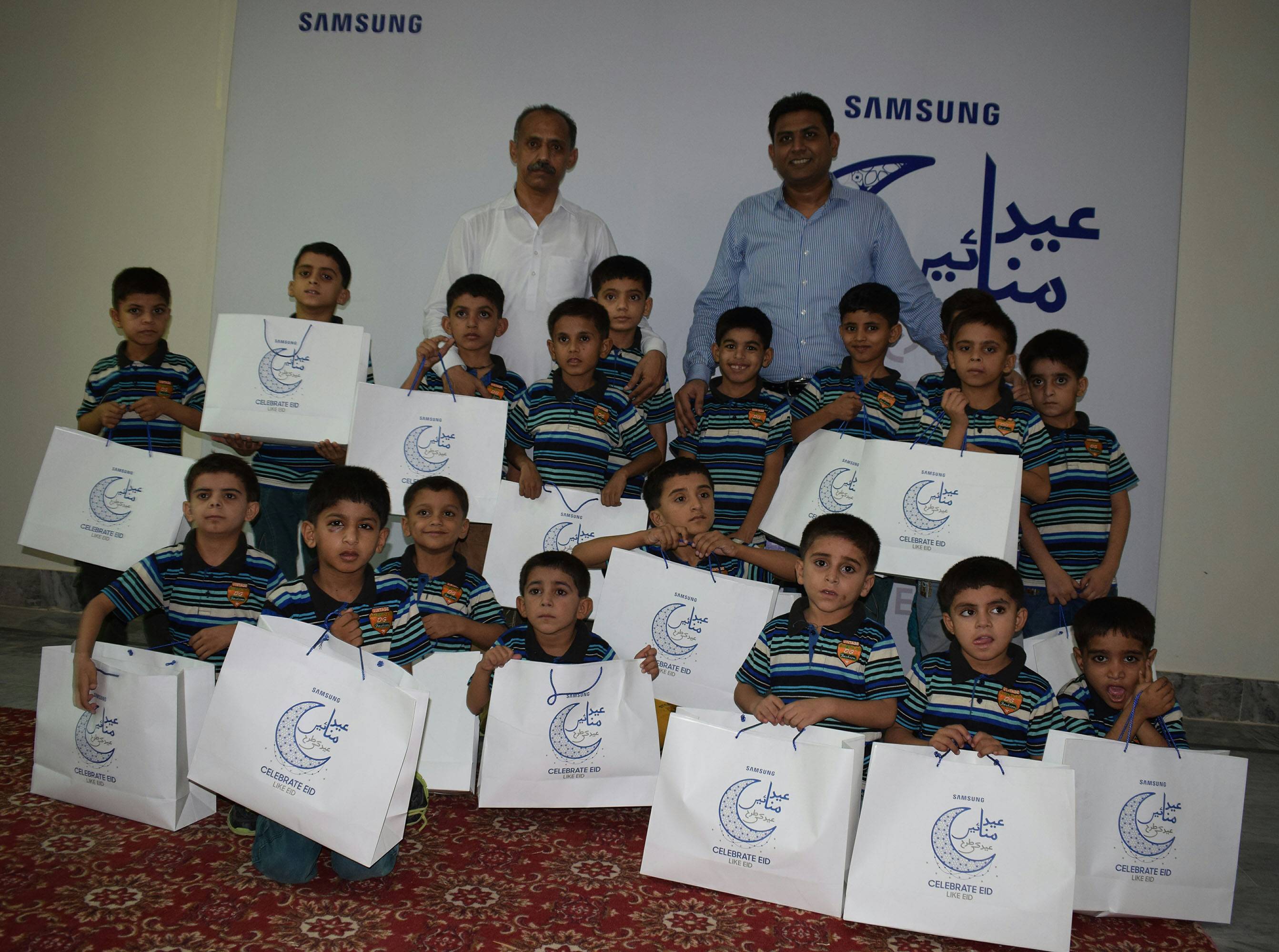 Samsung shares Iftaar & gifts with orphans in Sukkur & Hyderabad