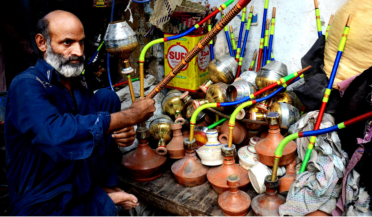 Lahore:A Vendor Preparing Traditional Huka
