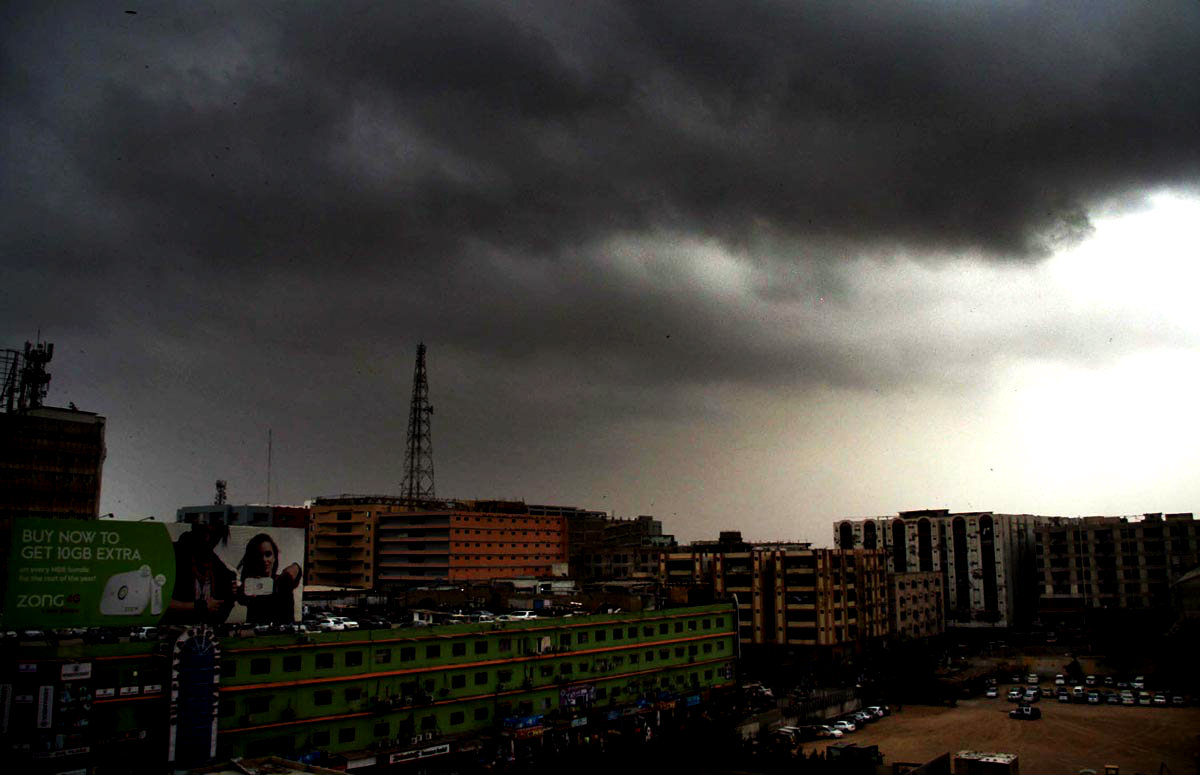 Karachi:Dark Clouds  Hovering Over The City