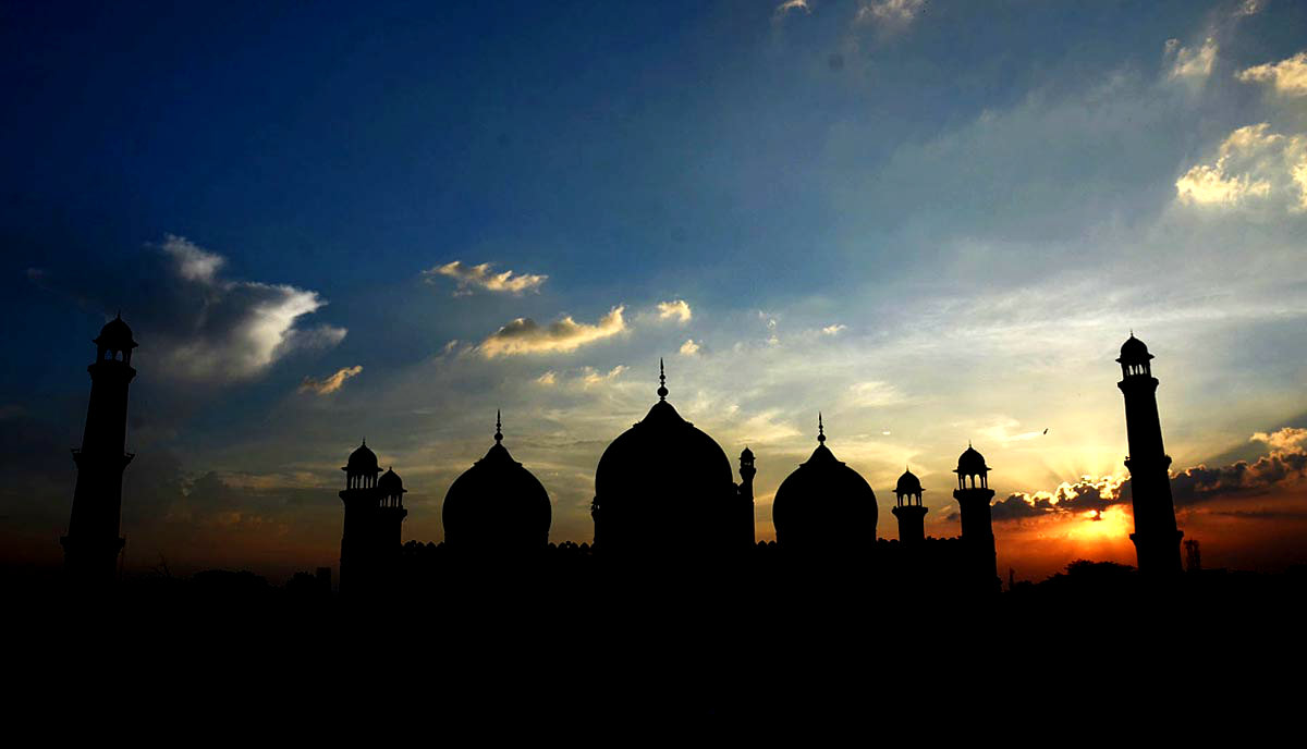 A Beautiful View Of Badshahi Masjid During Sunset