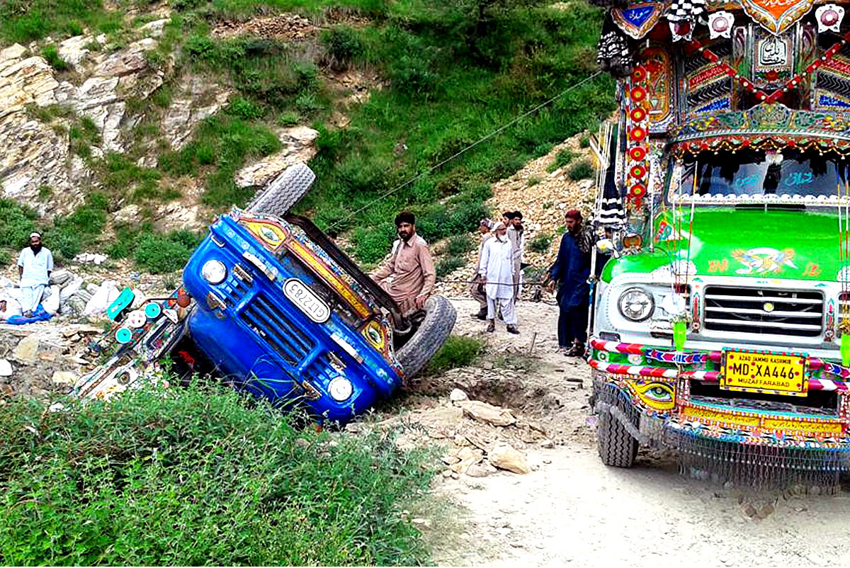 Abbotabad:Local Men Seen Near A Truck After Accident On Sherwan Road