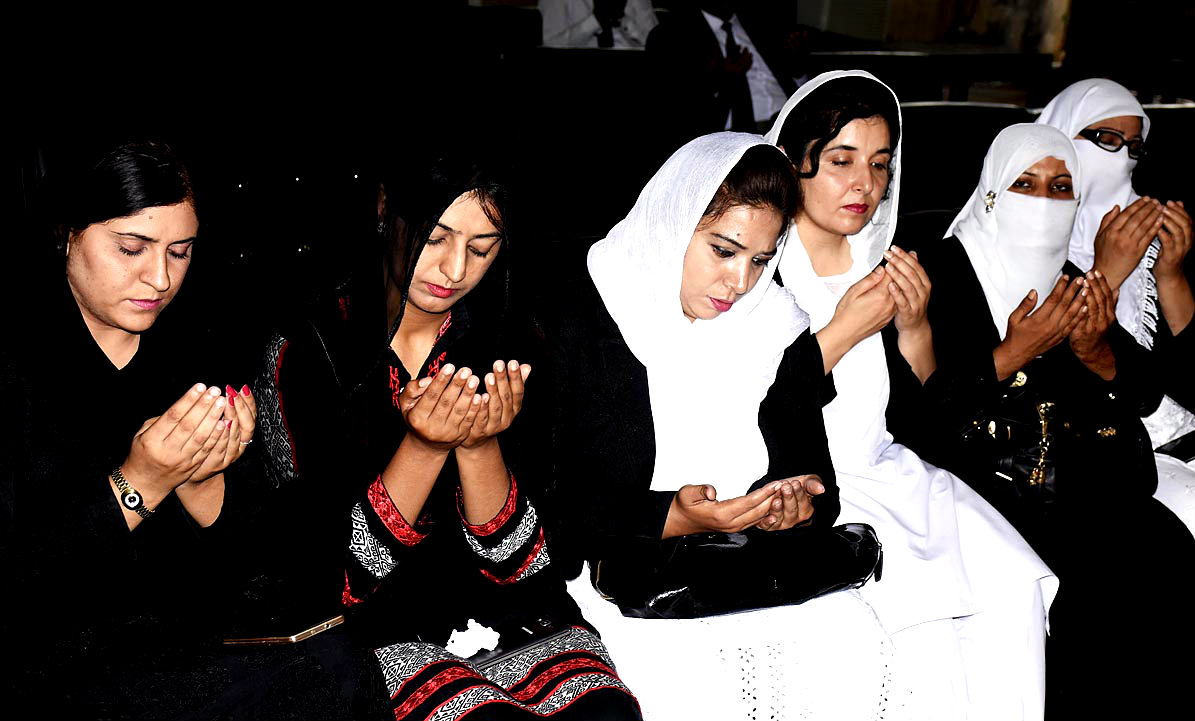 Woman Lawyers Praying For The Victims Of Quetta Bomb Blast