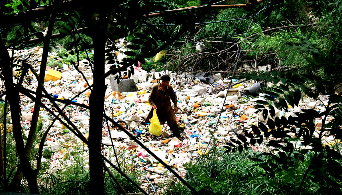 Islamabad A Man Searching For Food In Garbage