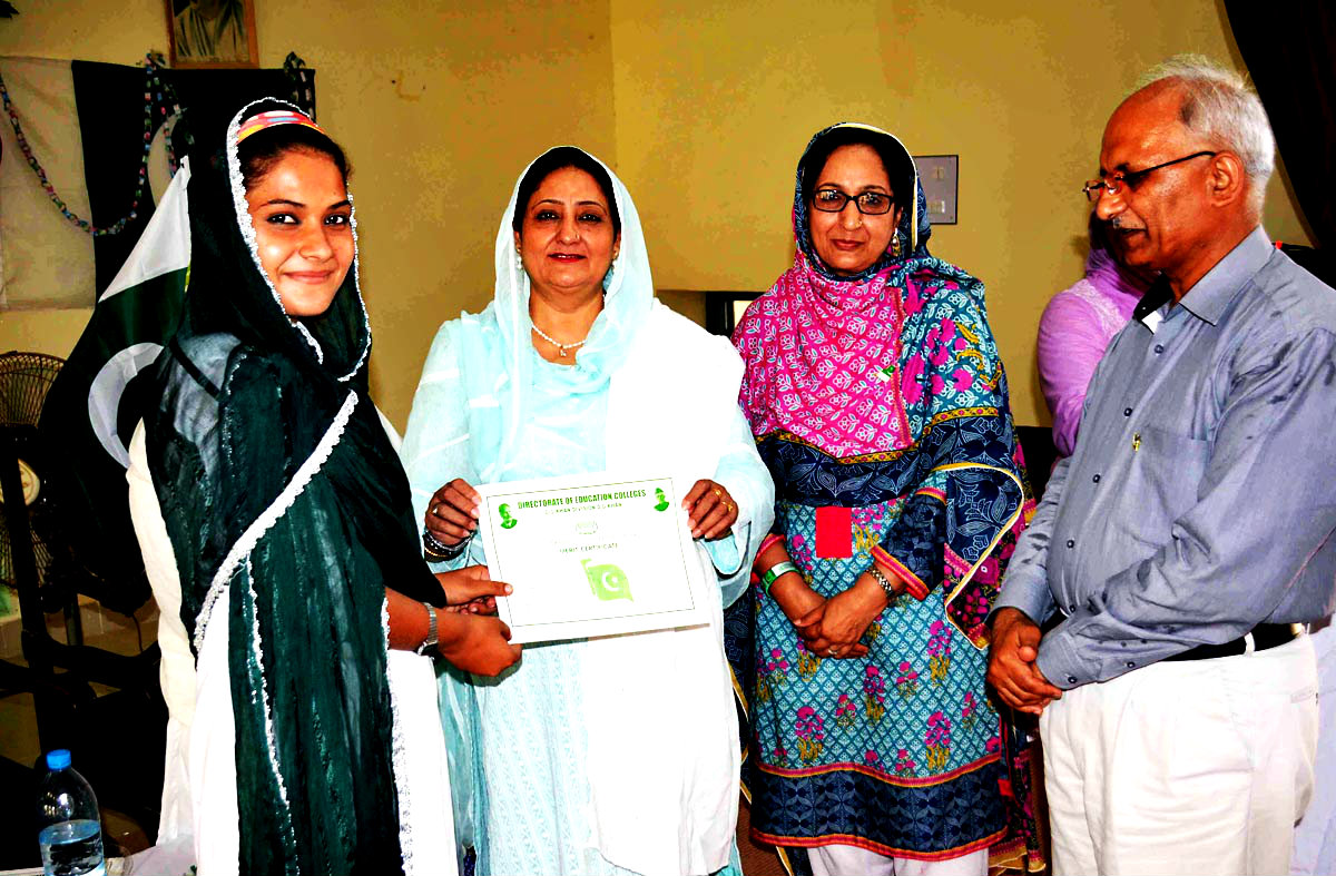DGKHAN:MNA Shahnaz Saleem Giving Certificate To A Student