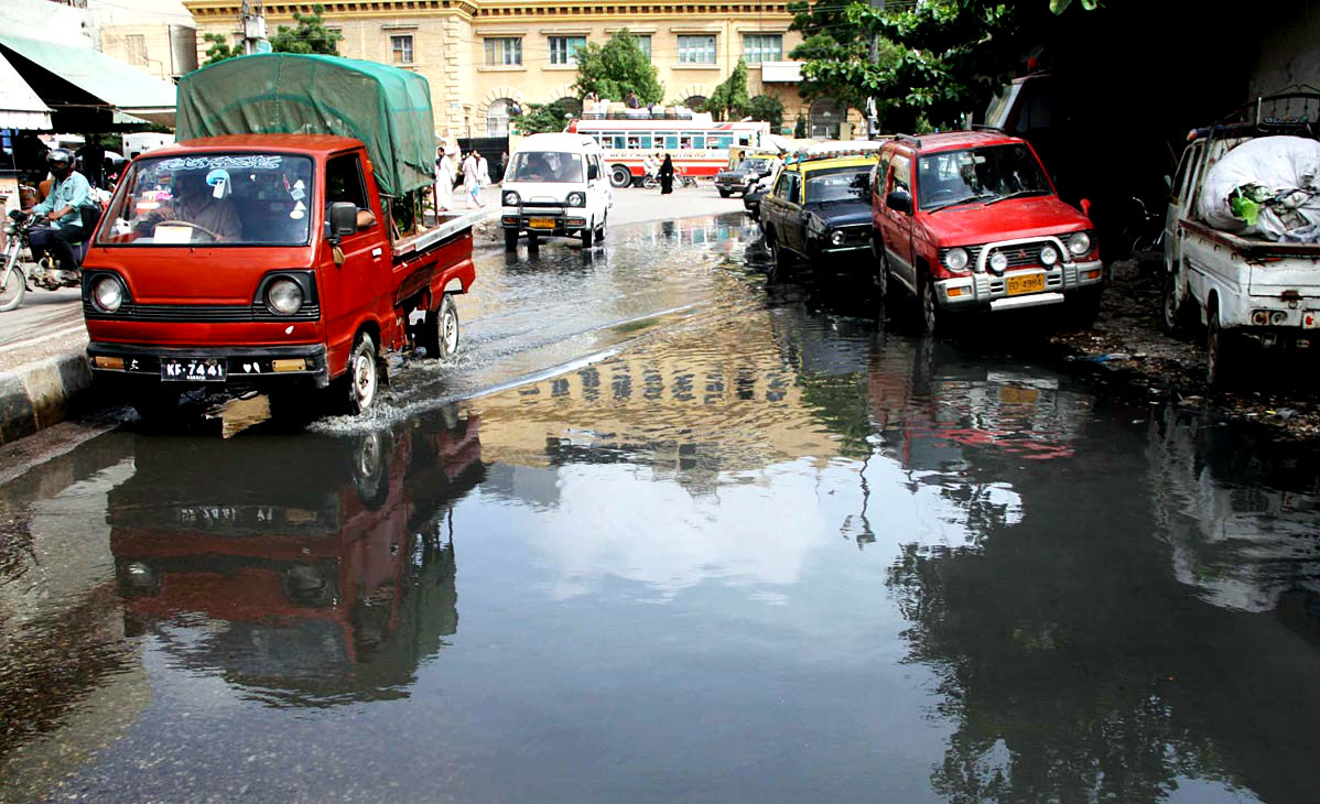 People face inconvenience due to sewerage water