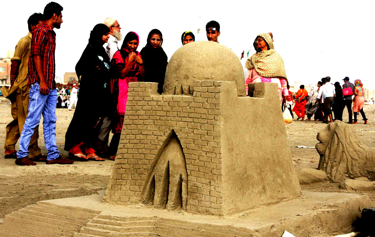People Look At Sand Model Of Quaid-e-Azam Mausoleum Created By An Artist