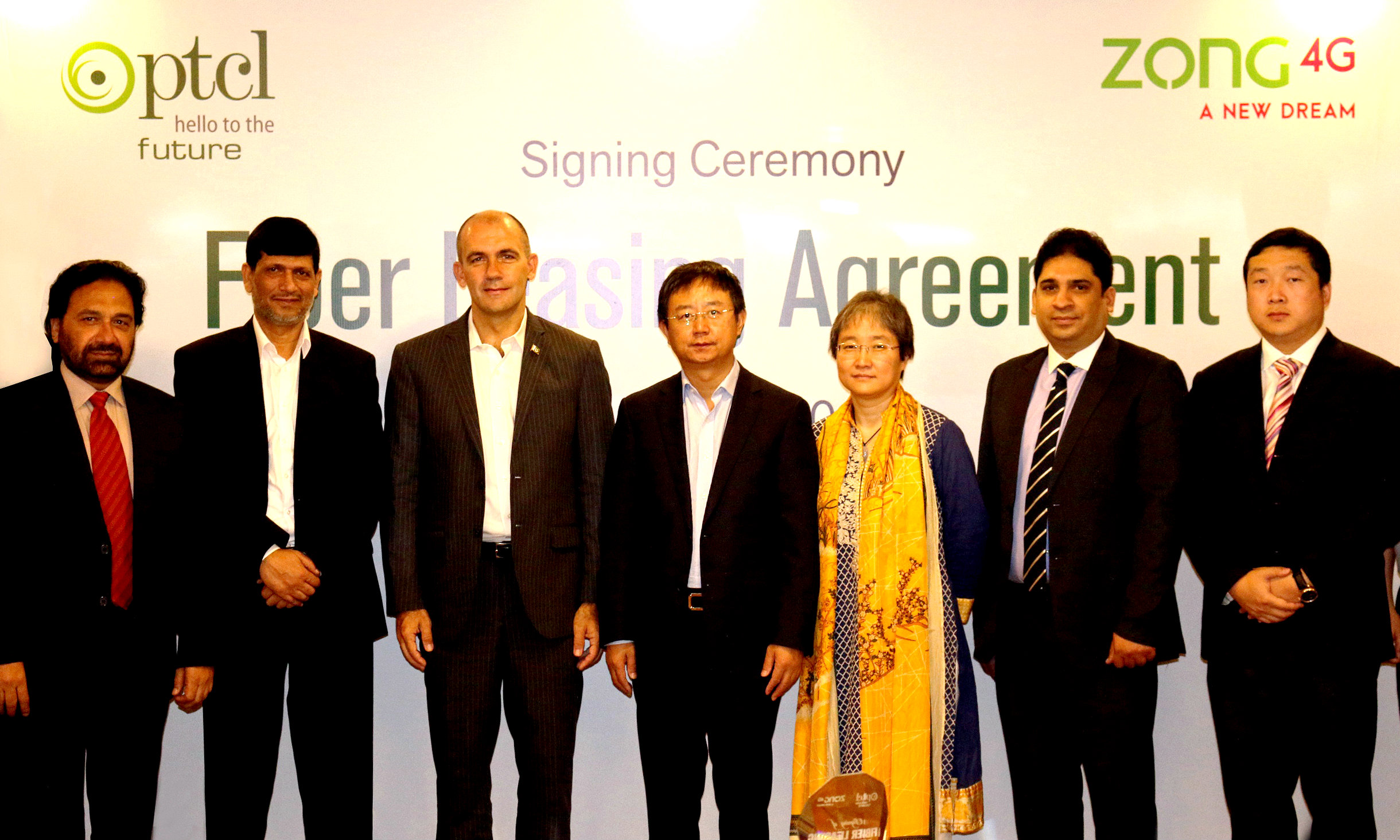 PTCL And ZONG Sign Fiber Leasing Agreement